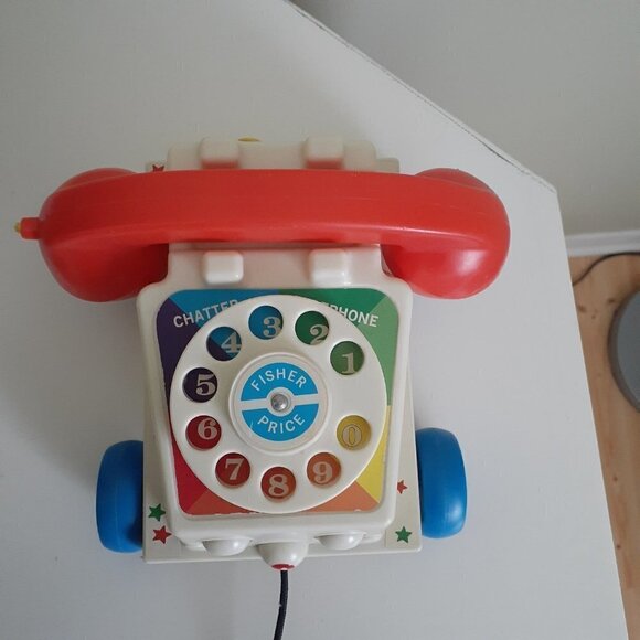 Fisher-Price Chatter Dial Telephone with Pull String (2009) - Picture 6 of 6